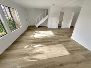 Photo #4: DW26020703 Listing