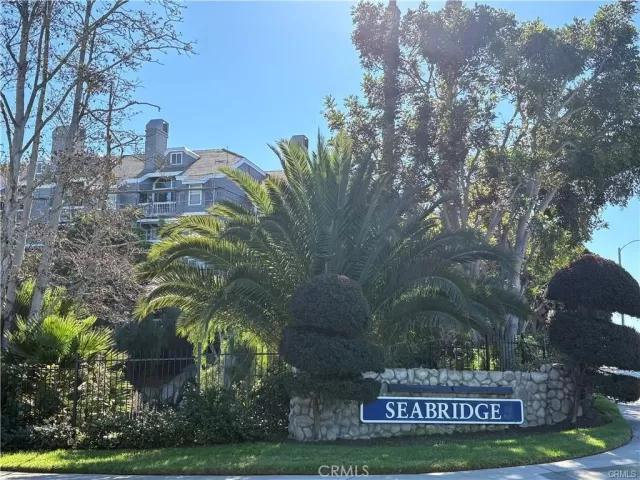 MLS: DW26038951 Condo For Sale