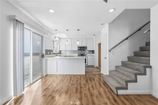 Photo #4: DW26045763 Listing 