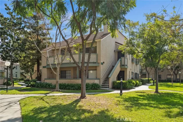 MLS: DW26066231 Condo For Sale