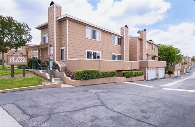 MLS: DW26109373 Condo For Sale