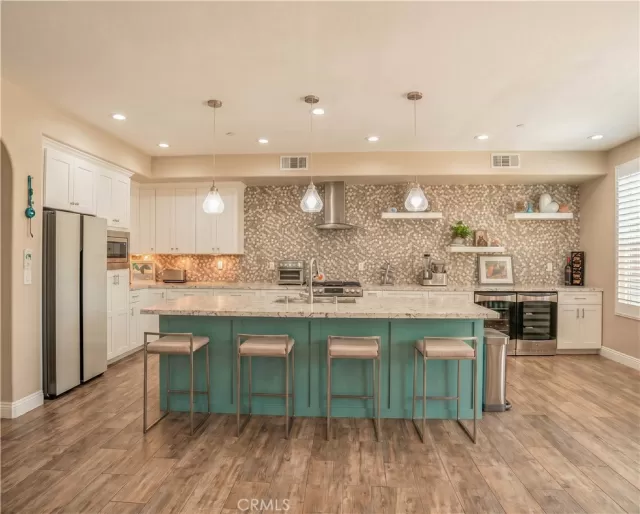 MLS: DW26114957 Condo For Sale