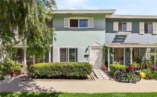 Browse active condo listings in HUNTINGTON CONTINENTAL
