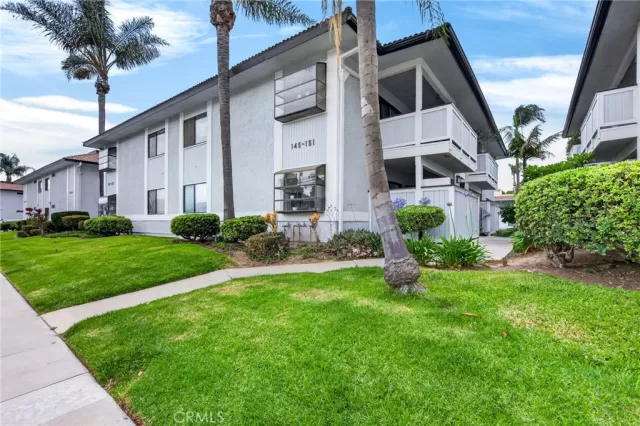 MLS: DW26122693 Condo For Sale