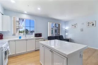 Photo #6: DW26132548 Listing