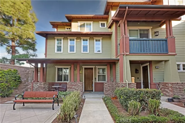 MLS: DW26134111 Condo For Sale