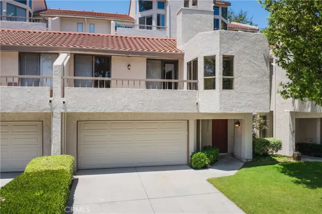 MLS: GD24137306 Condo For Sale