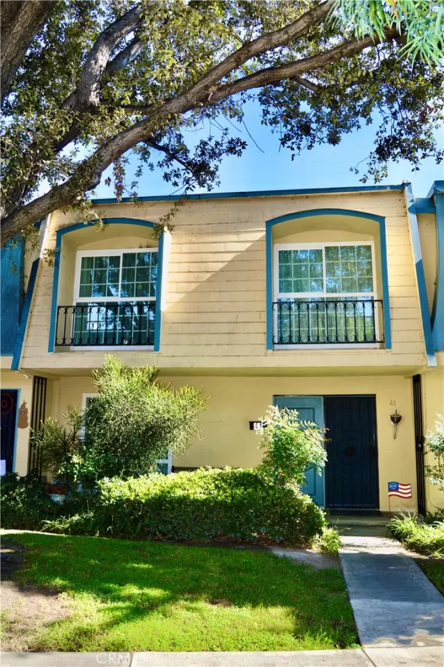 MLS: IG22239119 Condo For Sale