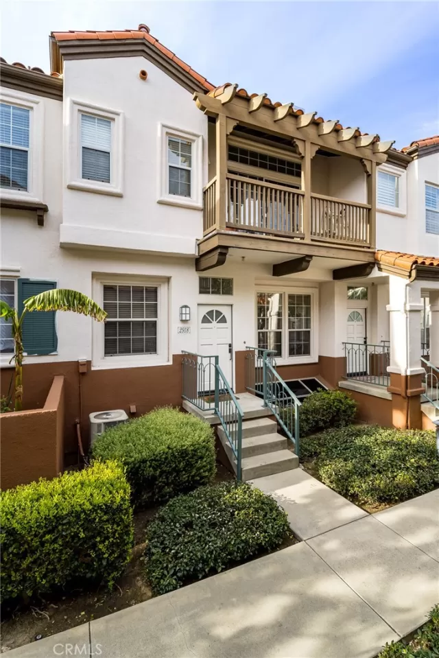 MLS: IG23029458 Condo For Sale