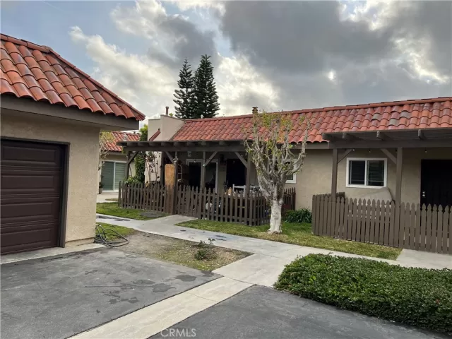 MLS: IG23033262 Condo For Sale