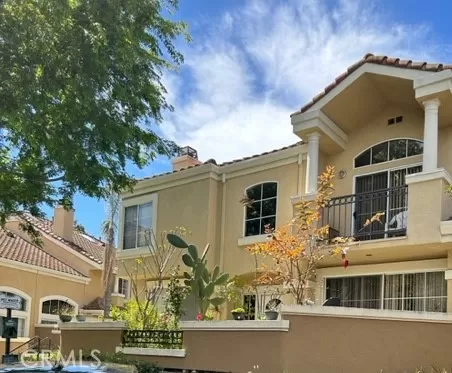 MLS: IG23050437 Condo For Sale