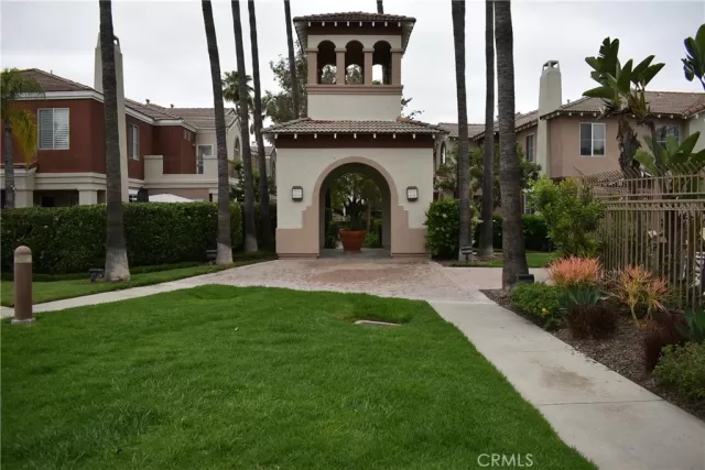 MLS: IG23097550 Condo For Sale