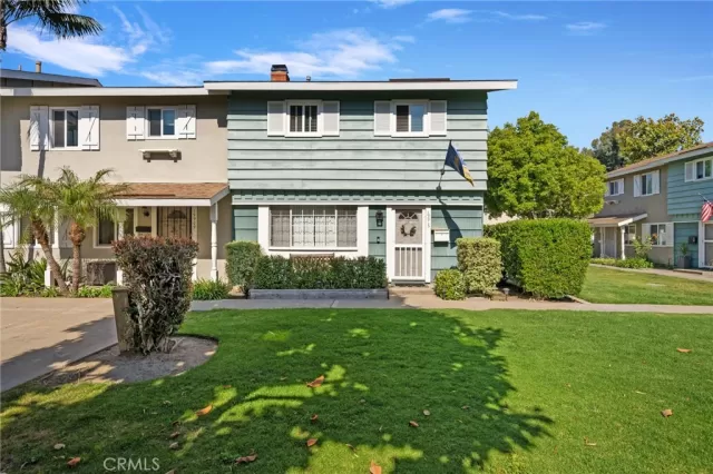 MLS: IG23106678 Condo For Sale