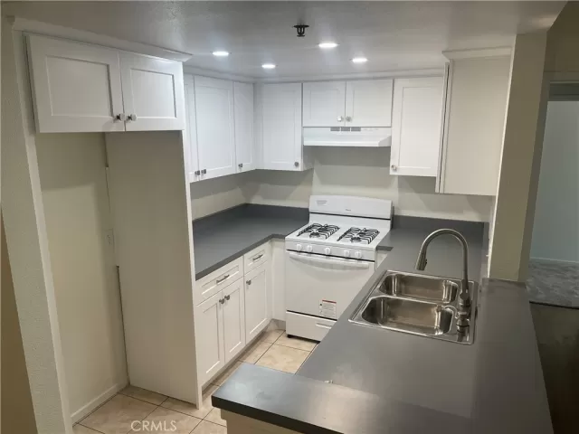 MLS: IG23108085 Condo For Sale