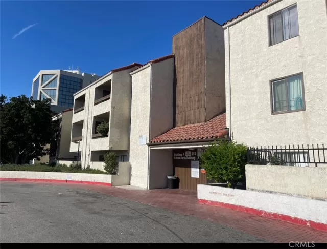 MLS: IG23109466 Condo For Sale