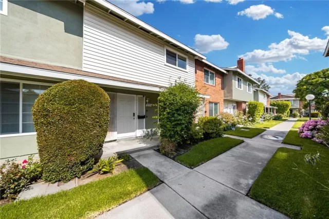 MLS: IG23123852 Condo For Sale