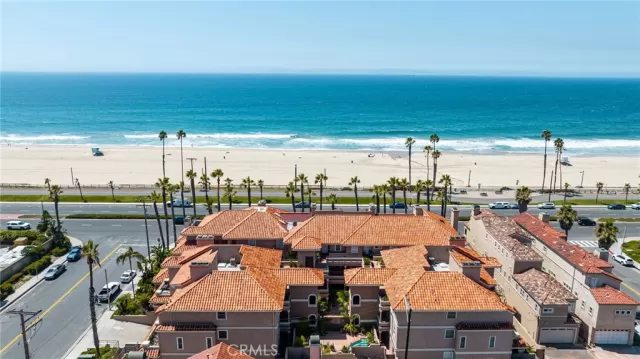 MLS: IG23156171 Condo For Sale