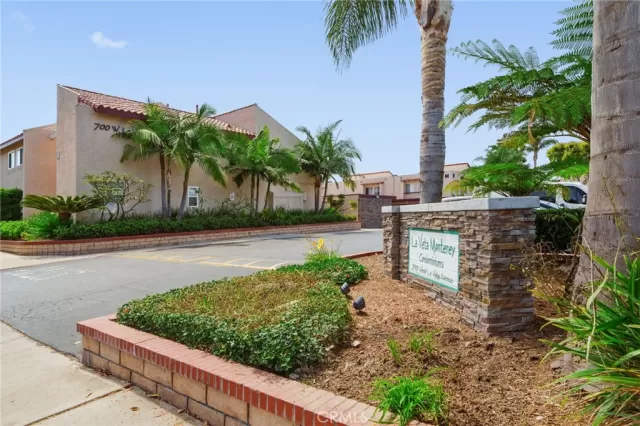 MLS: IG23156396 Condo For Sale