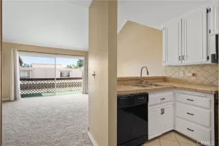 Photo #3: IG23156396 Listing