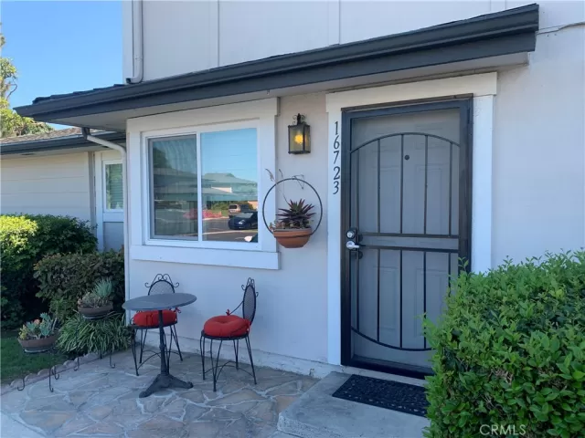 MLS: IG23158621 Condo For Sale