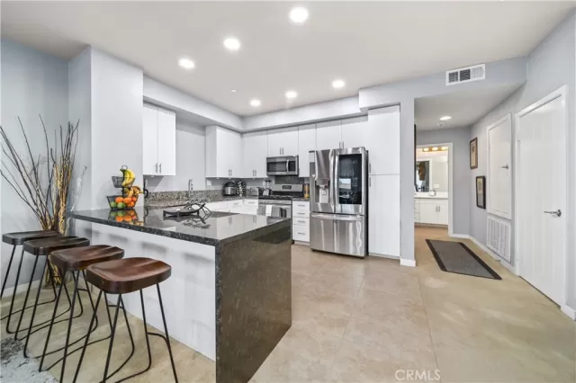 MLS: IG23161333 Condo For Sale