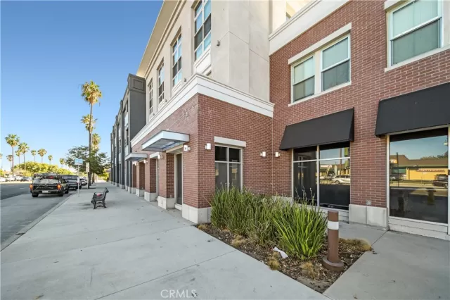 MLS: IG23161340 Condo For Sale