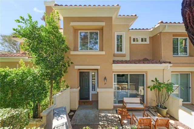 MLS: IG23208829 Condo For Sale