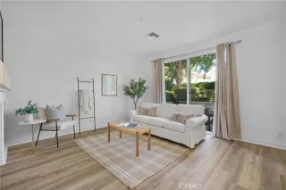 Photo #2: IG23208829 Listing