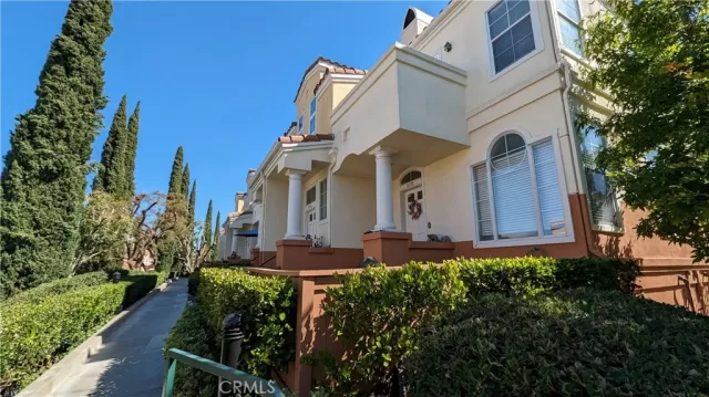 MLS: IG23222329 Condo For Sale