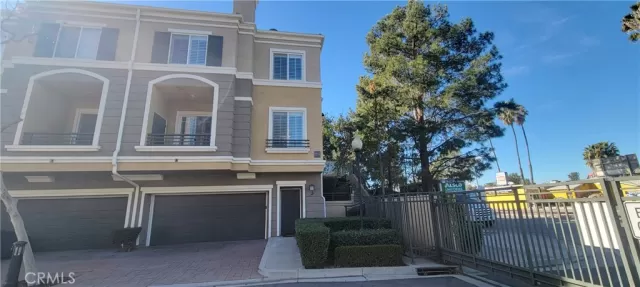 MLS: IG24009046 Condo For Sale