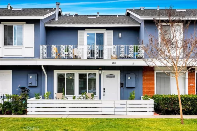 MLS: IG24009378 Condo For Sale