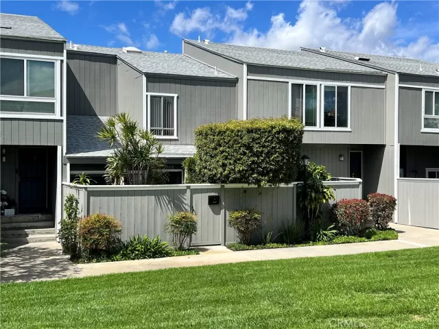 MLS: IG24058776 Condo For Sale