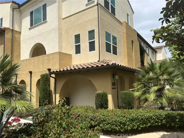 MLS: IG24088733 Condo For Sale