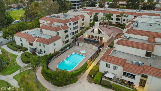 MLS: IG24119273 Condo For Sale