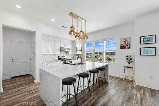 MLS: IG24157259 Condo For Sale