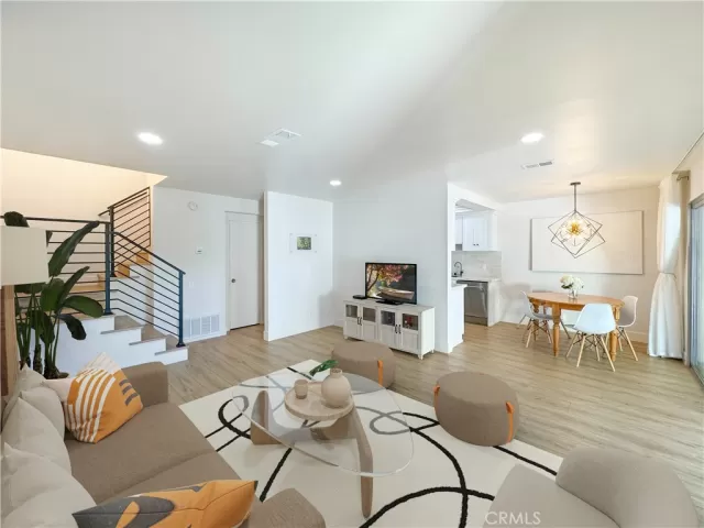 MLS: IG24228731 Condo For Sale