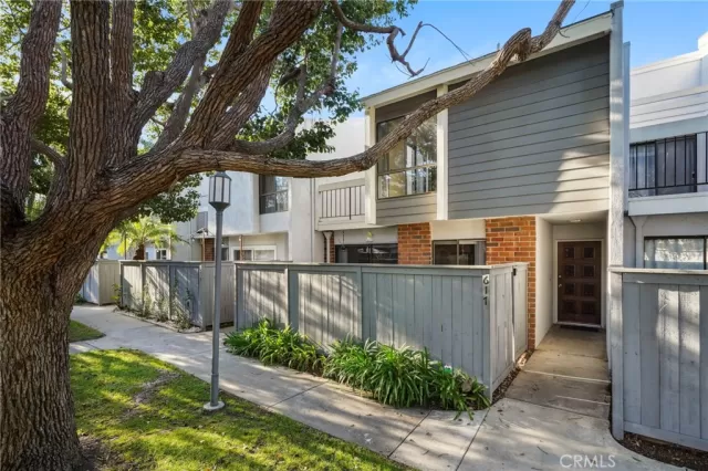 MLS: IG25026817 Condo For Sale