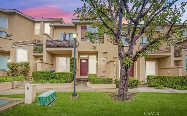 MLS: IG25059237 Condo For Sale