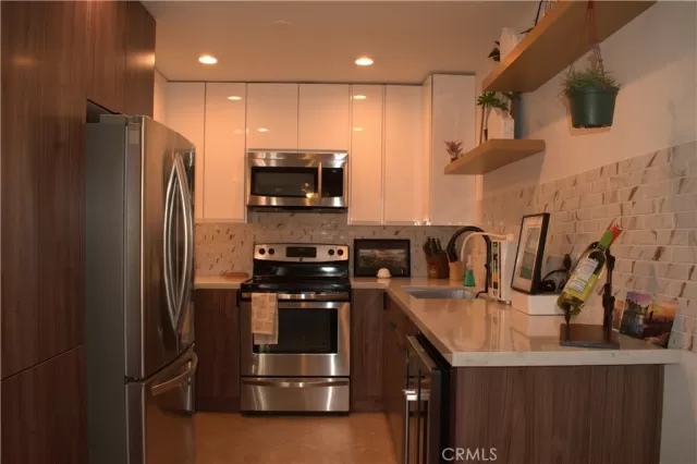 MLS: IG25082283 Condo For Sale