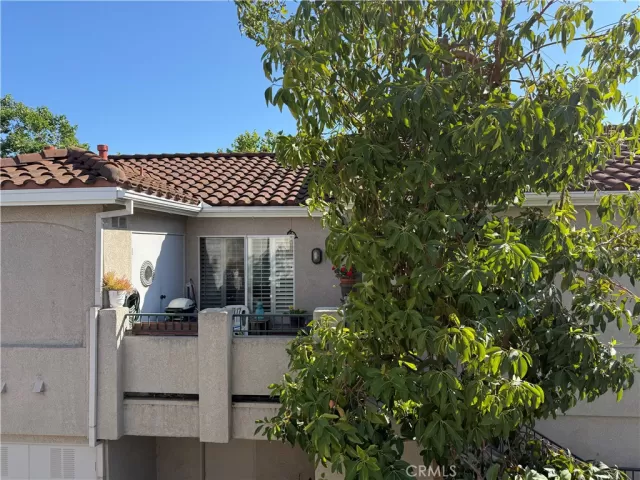 MLS: IG25131149 Condo For Sale