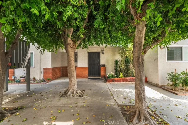 MLS: IG25149438 Condo For Sale