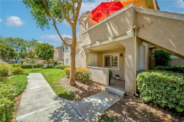 MLS: IG25174975 Condo For Sale