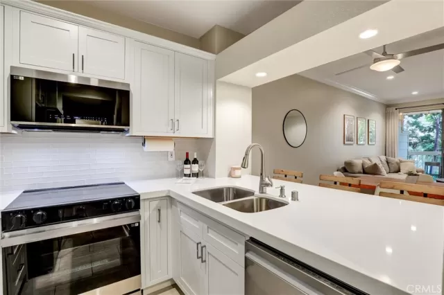 MLS: IG25193659 Condo For Sale