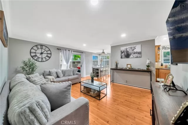 MLS: IG25217611 Condo For Sale