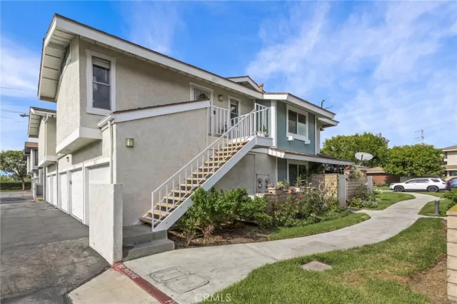 MLS: IG25260197 Condo For Sale