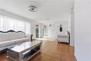 Photo #4: IG26046409 Listing