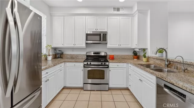 MLS: IG26059124 Condo For Sale