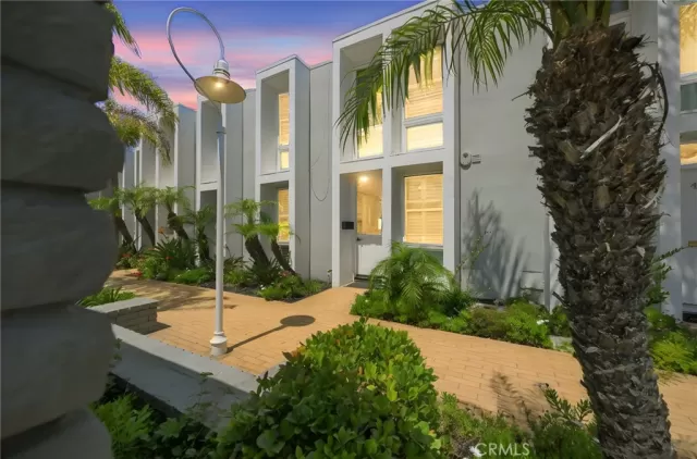 MLS: IG26084060 Condo For Sale