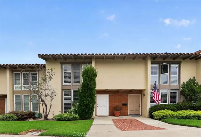 MLS: IG26086623 Condo For Sale