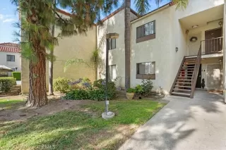 Browse active condo listings in TOWN SQUARE